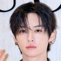 トップスのジッパーを下げ…Stray Kids・リノ、色気溢れる姿で「GUCCI」イベントに登場