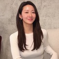 “ボリューム”際立つタイトワンピ、抜群の存在感見せる韓国シンママ女優　双子の母とは思えぬスタイル