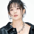 ギリギリすぎる…ミニスカ姿のスルギ、“危険なポーズ”でファン釘付け「これは反則」「わぁ」