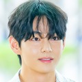 BTS・V、ドアップ自撮りからリラックス姿まで…近況大放出！メンバーとの“日常ショット”にファン歓喜 画像