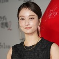 谷まりあ、 夏コーデをお披露目！ デコルテ際立つ華やかな姿にファン悶絶 画像