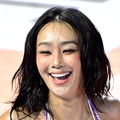 収まりきってないよ？“デカい＆布少なめ”の反則コンボを披露した、夏らしさ全開のヒョリン 画像