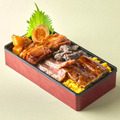 【Dining萬來】牛・豚・鶏・うなぎの豪華食べ比べ弁当3,240円(1折)〈各日販売予定20点〉