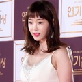 デカすぎて「制服のボタンが弾け飛んでいた」 “整形7回”の韓国女優、幼少期からのコンプレックスを告白 画像