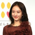 「子供いるの…？」谷まりあ、赤ちゃんを抱っこする“ママ感”あふれる姿にファン動揺 画像
