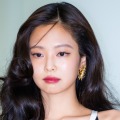 “ポロリ動画”騒動だけじゃなかった BLACKPINK・ジェニー、日本で迎えた「最後のフェス」は波乱の一日に