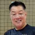 「目標は優勝」日本女子をVNL2位に導いた名将・眞鍋監督、データバレーで韓国クラブの改革に挑む 画像