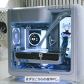 PCケース内に縦長モニターを追加した遊び心(C)めてお / Meteor