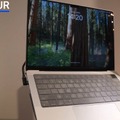 ノートPCを天板の外に「浮かせる」ことで作業スペースを確保(C)ガジェコン!-ガジェット&コスパコンサル-