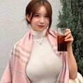 「爆ムチすぎる」卒倒寸前の“向かい合い”ショットに騒然…韓国人気美女チアの衝撃ファンサ 画像