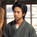 梶矢基一郎役/佐藤緋美(C)NHK