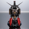 「ガンダム」1回1,850円の高級ガシャポン!コクピットまで作り込まれた「バストアップモデル」が2次予約―内部にはアムロの姿も
