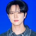 メンバーに“坊主頭”を撫でられ、思わず涙…『プデュ』にも出演のWEiキム・ドンハン 本日(9月7日)入隊