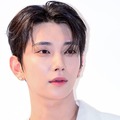 「普通に東京の街中歩いてる！」SEVENTEEN・ジョシュア、日本満喫オフショット公開　ジョンハンの姿も 画像