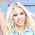 「ズボンを上げて…」アンダーウェアのぞく“超ローライズ”姿、ダヨンの大胆ショットに釘付け