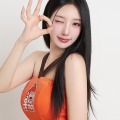 肩出しオフショルが可愛すぎる！韓国美女チアが福岡で“爆食い”「20枚じゃ足りない」誕生日旅行 画像