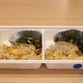 日高屋のリニューアル前後の「チャーハン」と「ニラキムチ」を食べ比べ。右がリニューアル後【撮影:平木昌宏】