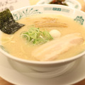 日高屋の新商品「濃厚豚骨醤油ラーメン」【撮影:平木昌宏】