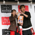 (左から)みきママ、NEWS・小山慶一郎【撮影:平木昌宏】
