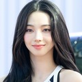 真っ赤な“水着姿”で南国満喫…aespa・カリナ、開放的なビーチSHOTに釘付け「息ができない」 画像