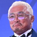 「下半身を叩くように乾かして…」秋山成勲、女性デリケートゾーン商品を前に“男気持論”炸裂