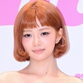 「危険…」IVE・レイ、深Vネックの白トップスで色気全開　大人びた雰囲気に視線集中 画像