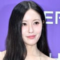 “ピチピチ”水着姿でボディラインくっきり…元Jリーガーと交際したヒョミン、バカンスSHOTに視線集中 画像