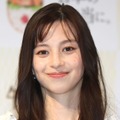 中条あやみ、砂浜での笑顔ショットや趣ある着物姿でファンを魅了　夏の思い出オフショットを公開 画像