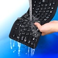 「水で洗う、丸める、折りたたむ」が可能なシリコンキーボード 画像