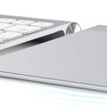 マルチタッチアイテムの新製品「Magic Trackpad」（右）