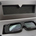 付属のアクティブシャッター式3Dメガネ