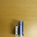 iPod nano/iPod shuffleの操作ボタン部分。iPod shuffleの小ささが分かる
