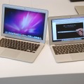 MacBook Airの13.3型（左）と11.6型（右）