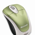「Microsoft Wireless Notebook Optical Mouse 3000」（ライト グリーン）