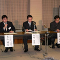 　ACCSは、福岡県警生活安全総務課と甘木署が14日、コミック作家に無断でスキャニングしたコミックを大量にアップロードして送信できる状態にしたとして、著作権法違反の疑いで3名を逮捕した、と発表した。