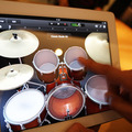 画面を叩くと音が鳴りさまざまな楽器を演奏できる新アプリ「GarageBand for iPad」