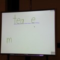 【EDIX】電子黒板による実践的英語授業…暁星小学校 書いた文字を動かしながら「ハングマン」ゲーム。ハングマンゲームは、英語圏の国では古典的な単語のスペル当てゲーム