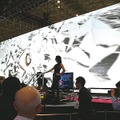 「CEATEC JAPAN　2010」。巨大な3D LEDディスプレイが設置されているソニーブースのメインステージ