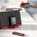 「SoundDock Series II digital music system limited-edition Red」（iPhone/iPodは別売）