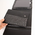 磁石によるキーボードの着脱イメージ（iPadは別売）