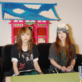 デビュー10周年となるPUFFYの吉村由美（左）と大貫亜美（右）
