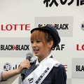 秋の全国交通安全運動のPRイベントに制服姿で登場した福見友子・南明奈・永里亜紗乃。東名道・海老名SA（20日）