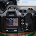 　松下電器産業は、光学12倍ズーム搭載の1,010万画素デジタルカメラ「LUMIX DMC-FZ50」を8月25日に発売する。価格はオープンで、実売予想価格は73,000円前後。