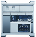　アップルコンピュータは、デスクトップワークステーション「Mac Pro」を発表した。「Power Mac」シリーズのCPUをIntelアーキテクチャーに置き換えたものだ。すべてのモデルでデュアルコアの「Intel Xeon」を2つ搭載し、クアッドコアを実現している。