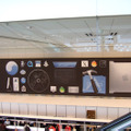 会場1階ロビーに張られた大きなバナー広告。WWDCで発表されるnewアイテムがさりげなく含まれている。