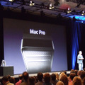 ここで、プレゼンターがジョブズからワールドワイドプロダクトマーケティング担当上級副社長Phil Schiller氏にかわる。本日は、PowerMacを置き換える、MacProをしよう。