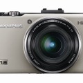 「OLYMPUS XZ-1 プレミアムキット」チタニウムシルバー前面