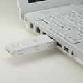 パソコンのUSBコネクタに装着したイメージ