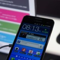 「GALAXY S II LTE SC-03D」。約4.5インチディスプレイと1.5GHzデュアルコアCPUを搭載したXi対応スマートフォンだ。