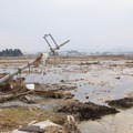 東日本大震災 津波は高台まで押し寄せ、室内には大きな魚が 東日本大震災 津波は高台まで押し寄せ、室内には大きな魚が